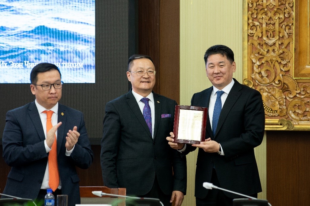 From left to right: Minister of Environment and Tourism, CWP-Mongolia Chairman and the President of Mongolia with the Letter of Appreciation